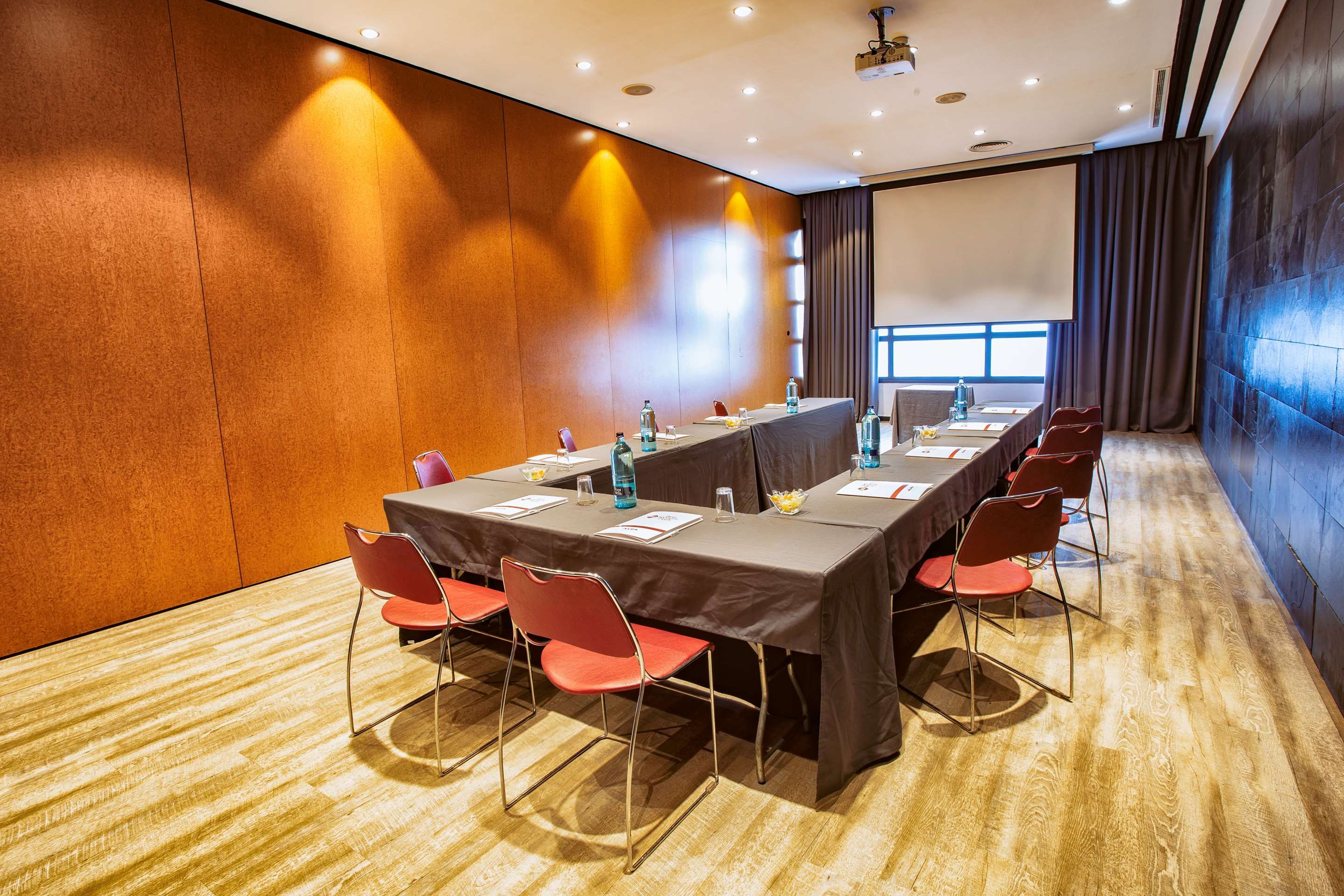 غرفة الاجتماعات