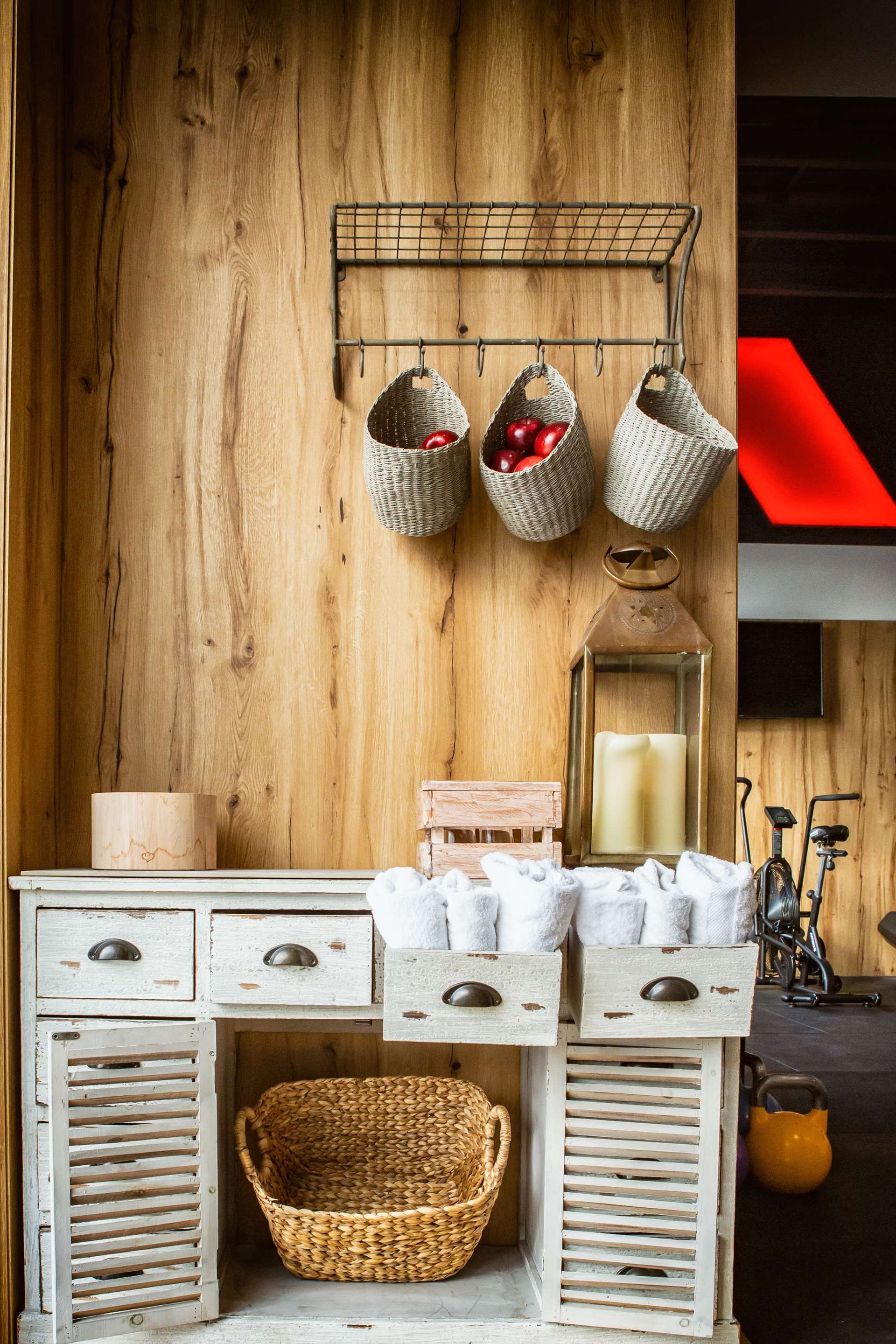 حوض السباحة