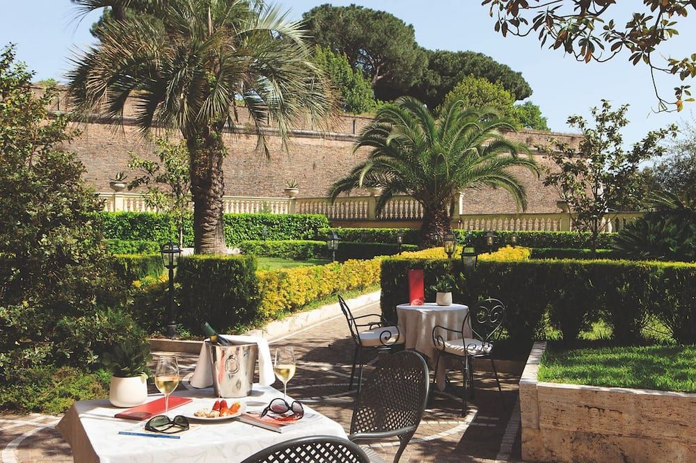 شرفة مرصوفة