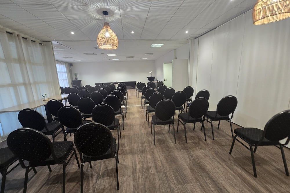 غرفة الاجتماعات