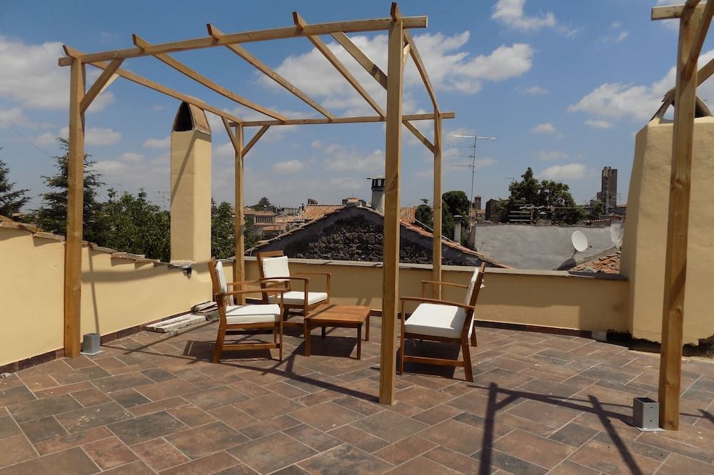 شرفة مرصوفة