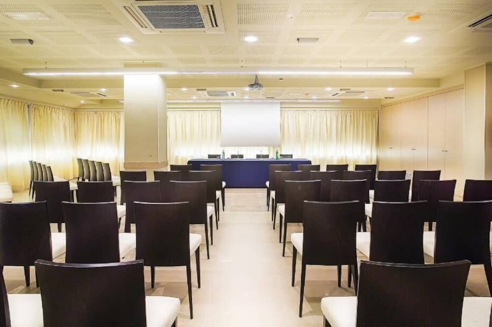 غرفة الاجتماعات