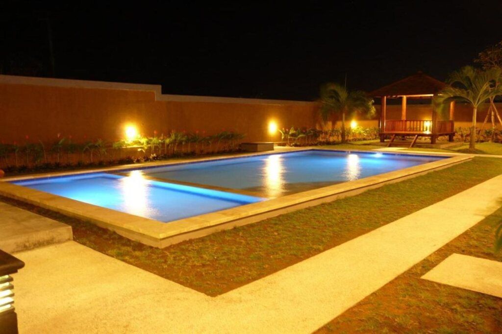 حوض السباحة صورة