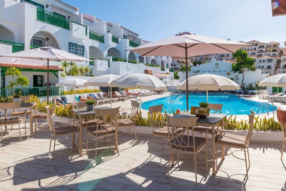 حوض السباحة