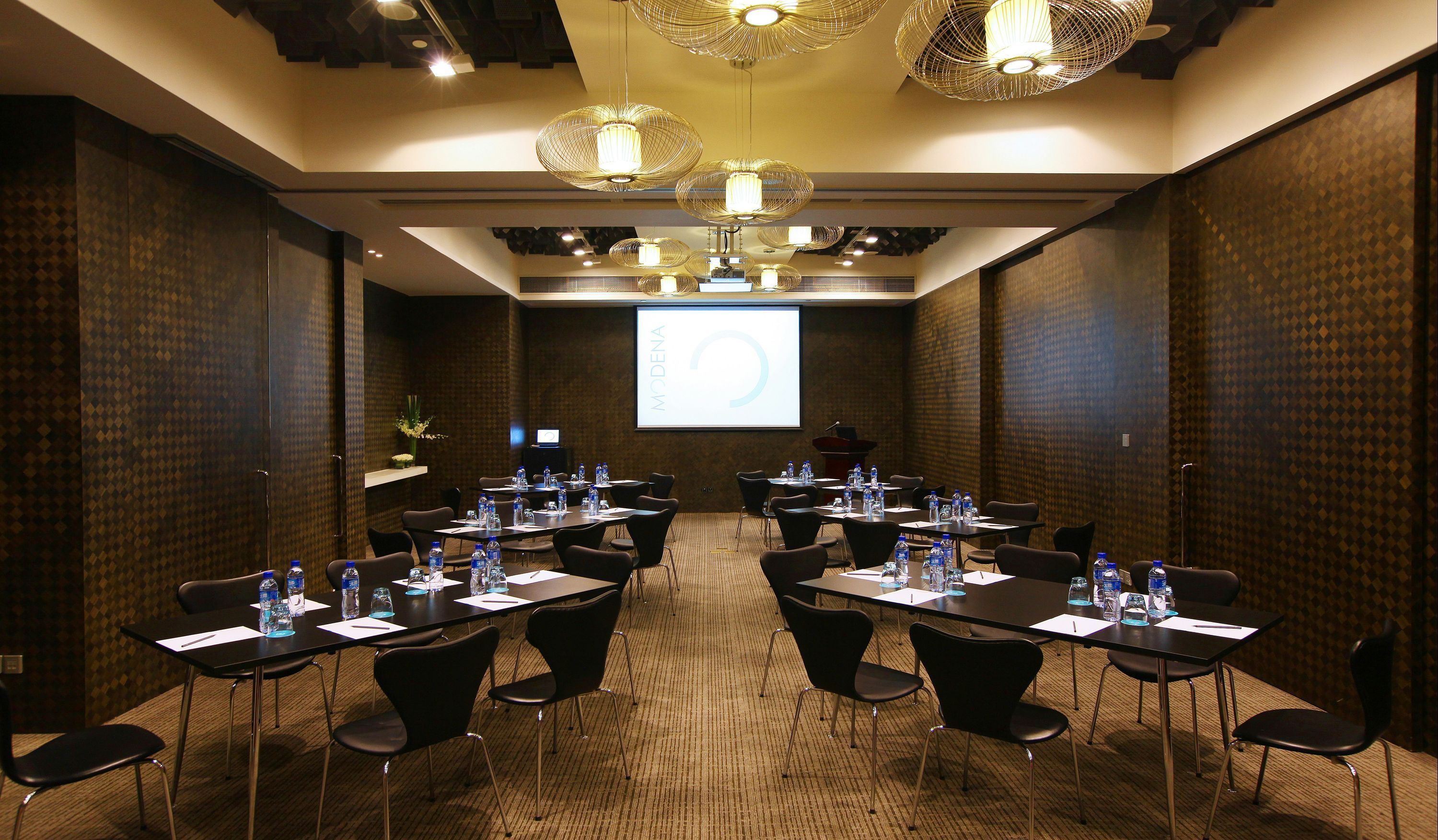 غرفة الاجتماعات