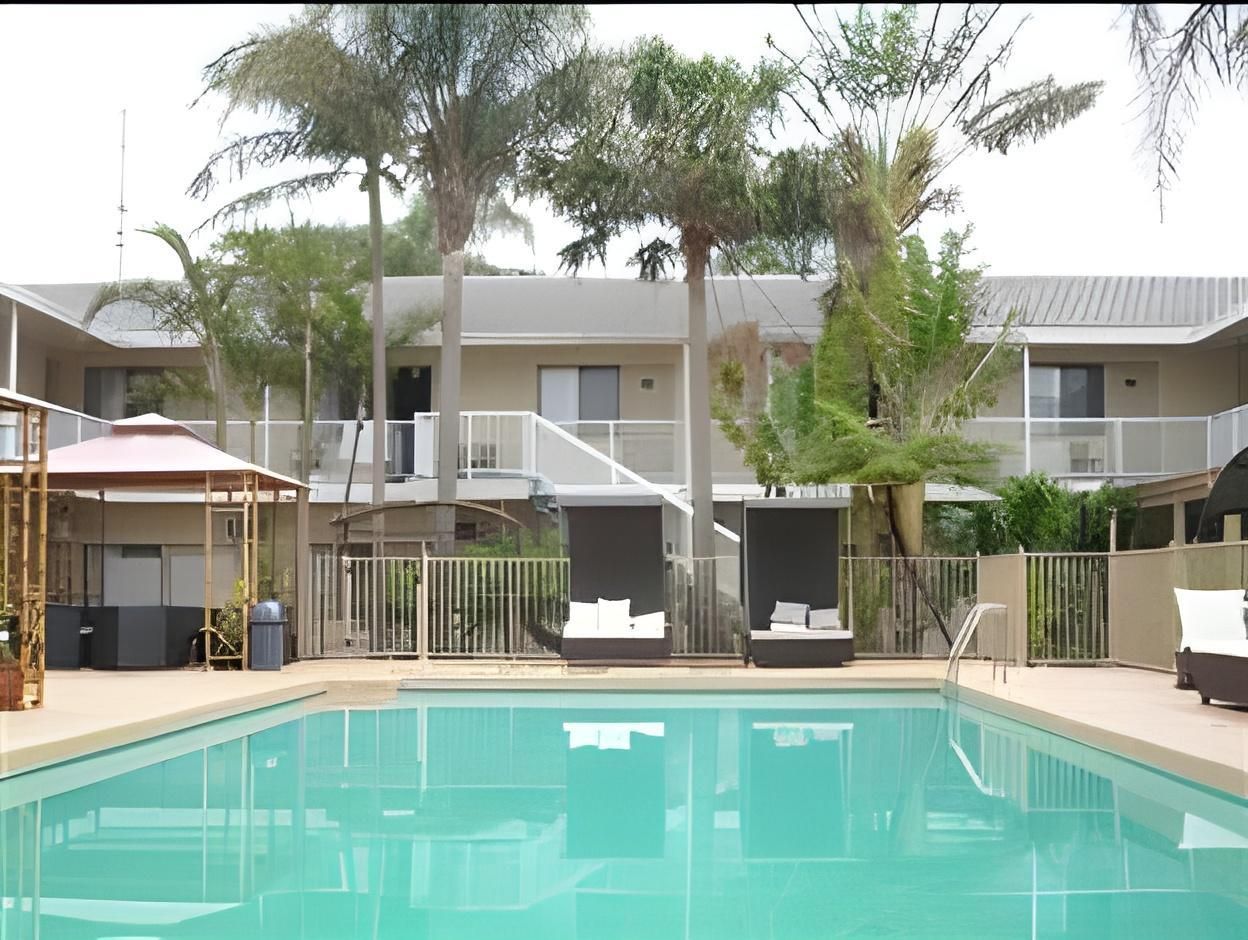 حوض السباحة صورة