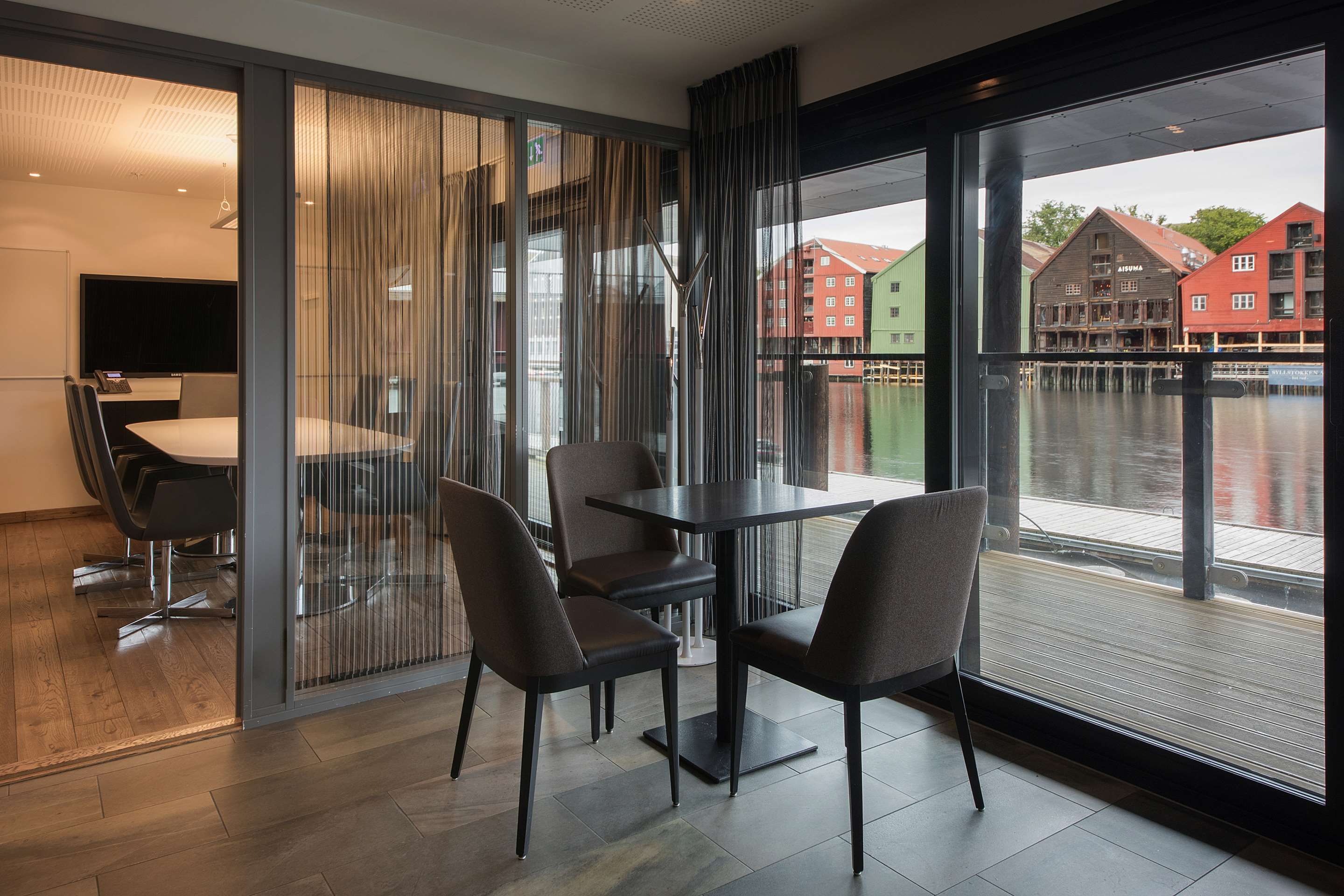 غرفة الاجتماعات