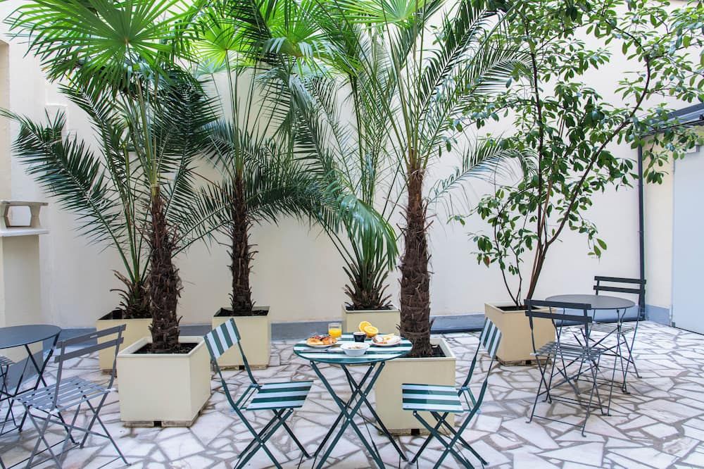 شرفة مرصوفة