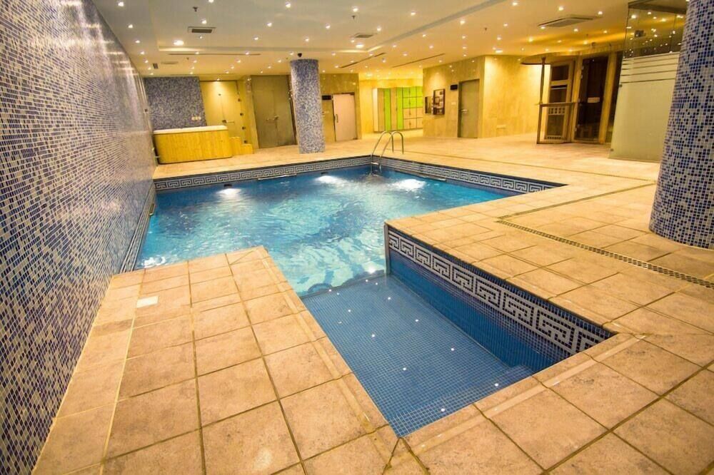 حوض السباحة صورة