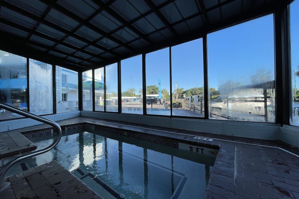 حوض السباحة صورة