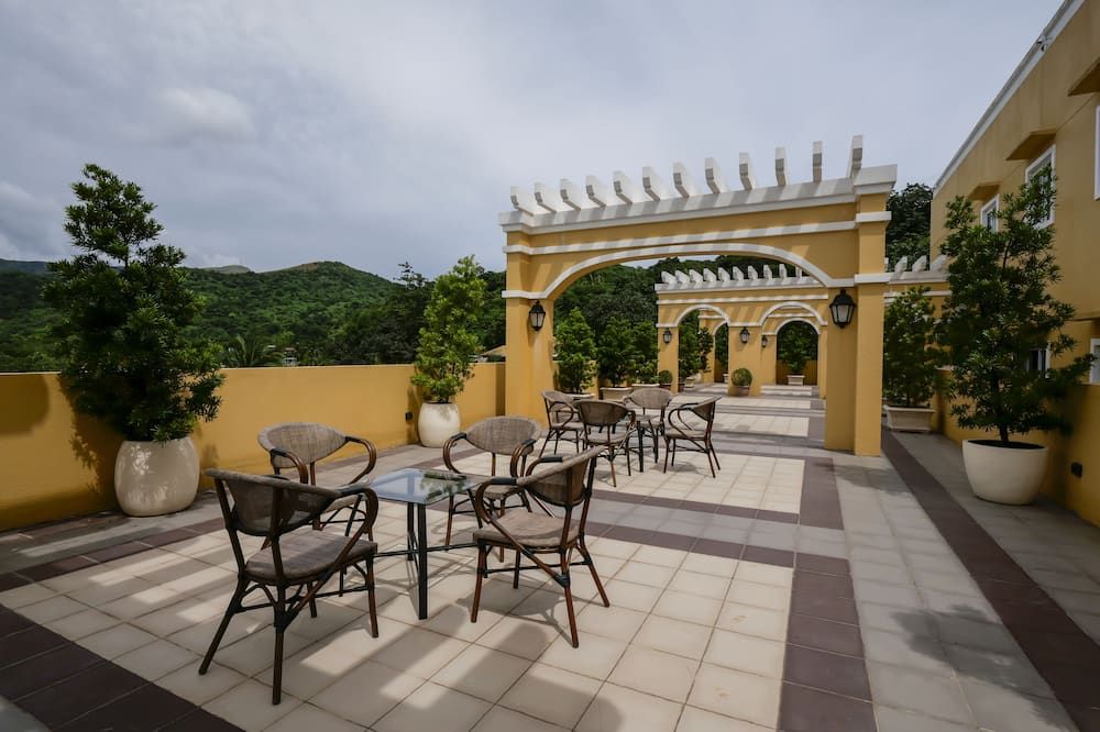 شرفة مرصوفة