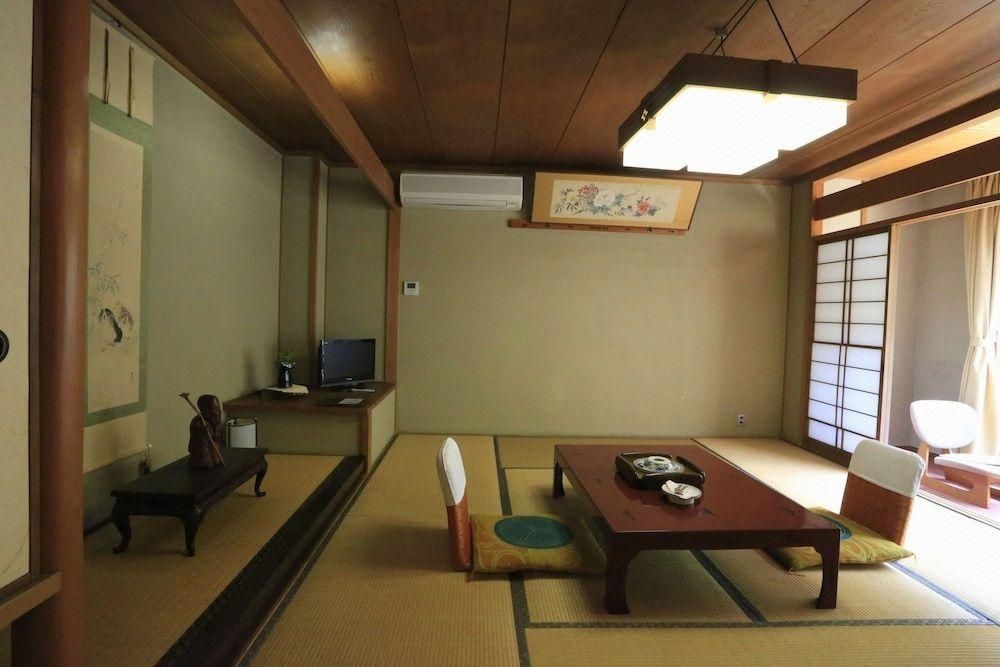 آخر