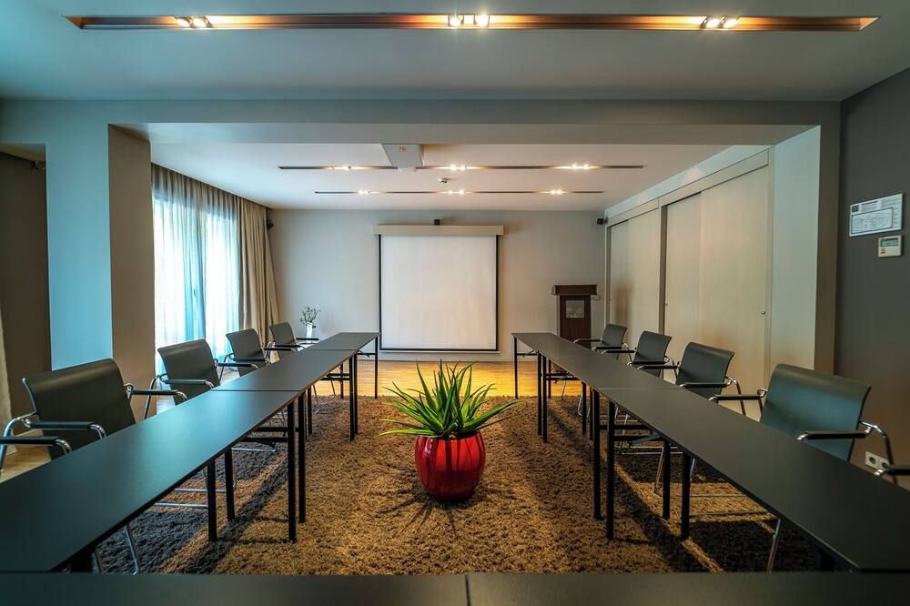 غرفة الاجتماعات