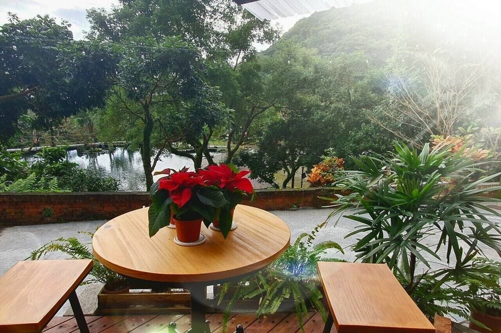 شرفة مرصوفة