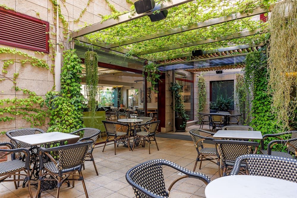 شرفة مرصوفة