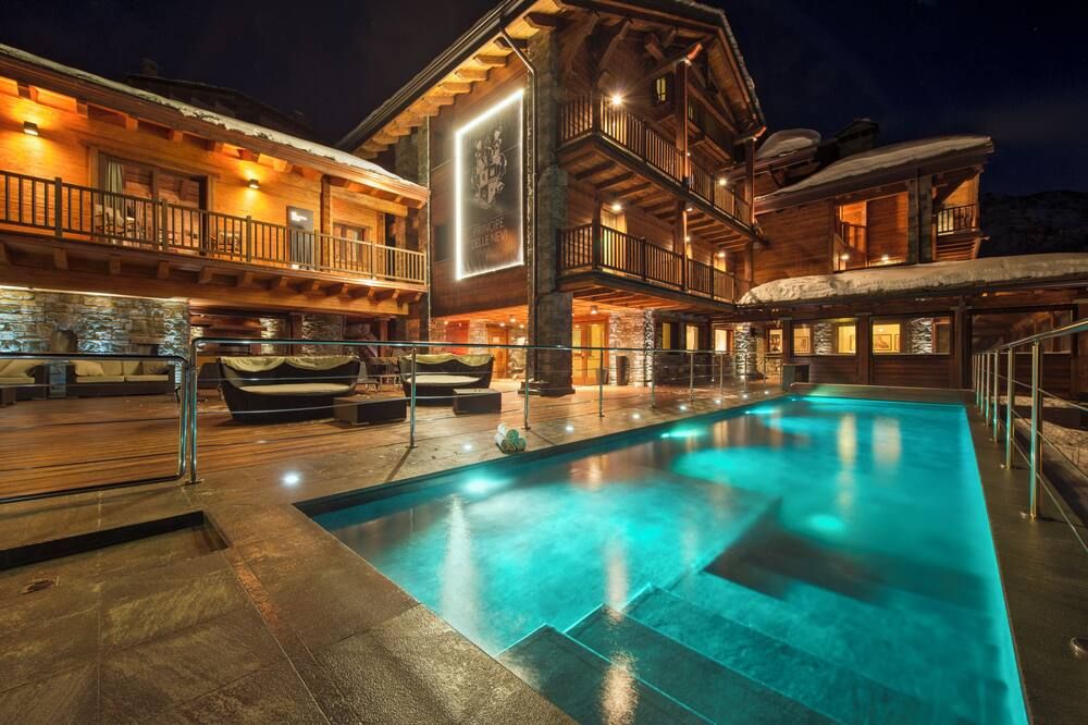 حوض السباحة صورة