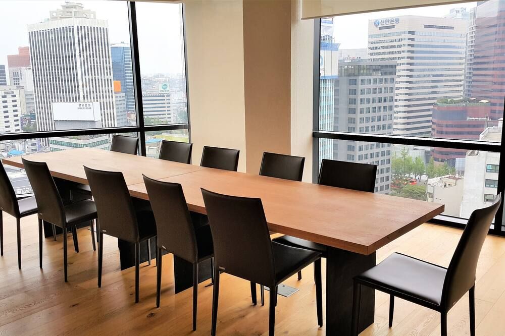 غرفة الاجتماعات