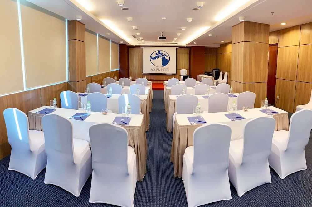 غرفة الاجتماعات