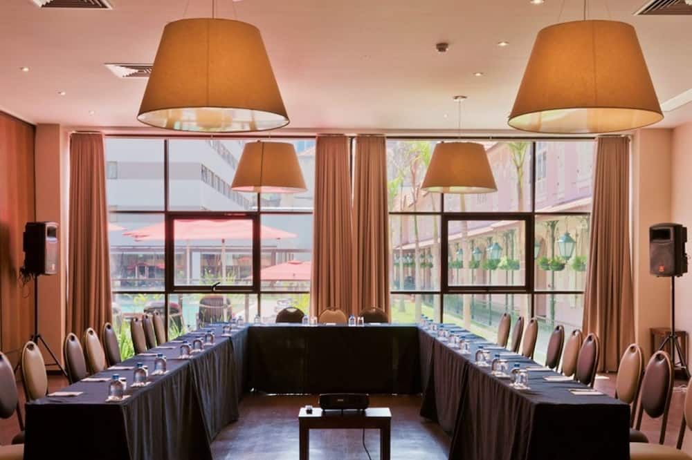 غرفة الاجتماعات