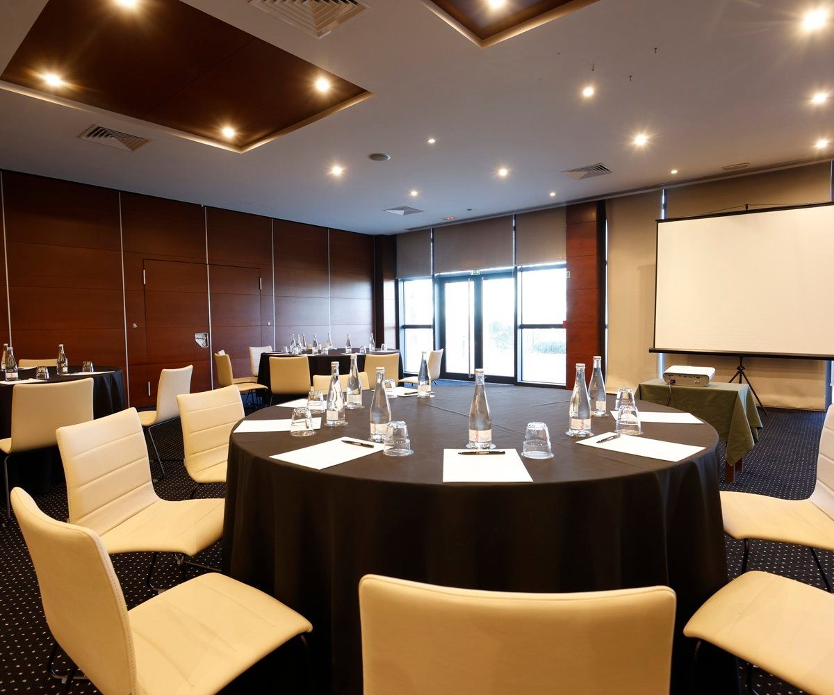 غرفة الاجتماعات