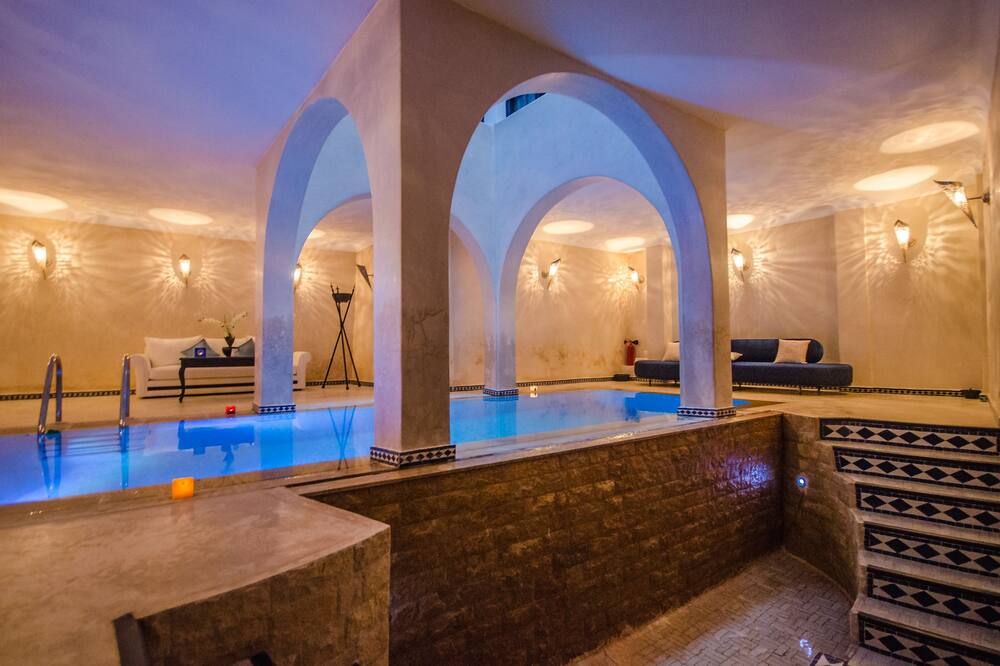 حوض السباحة صورة