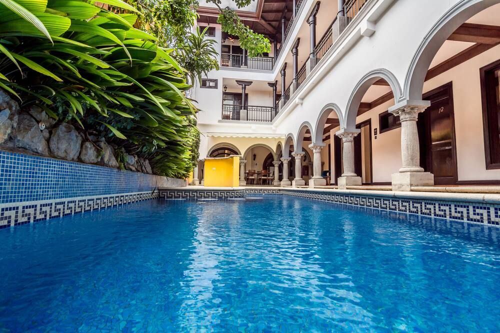 حوض السباحة صورة