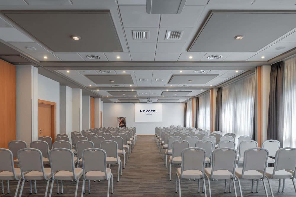 غرفة الاجتماعات