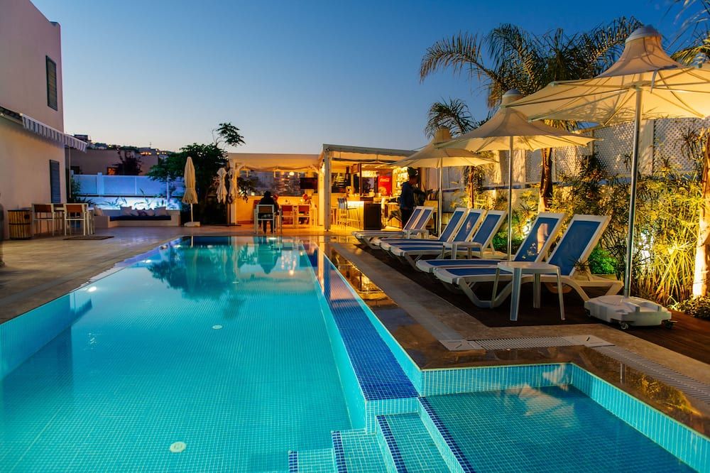 حوض السباحة صورة