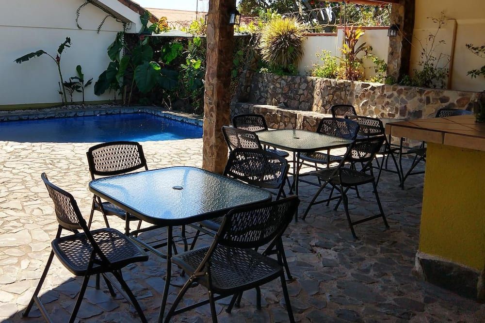 حوض السباحة صورة