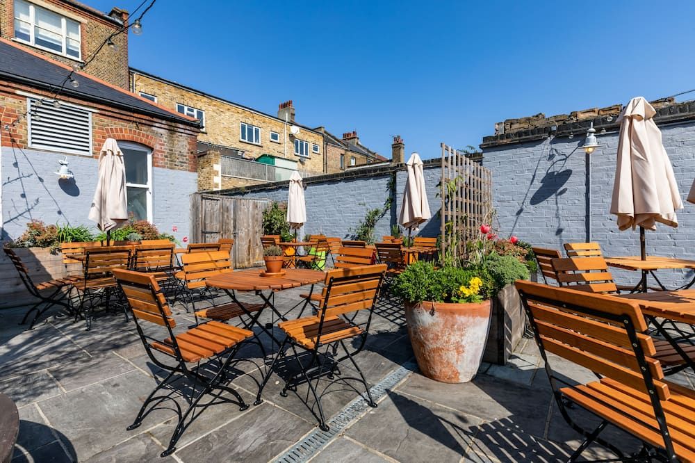 شرفة مرصوفة