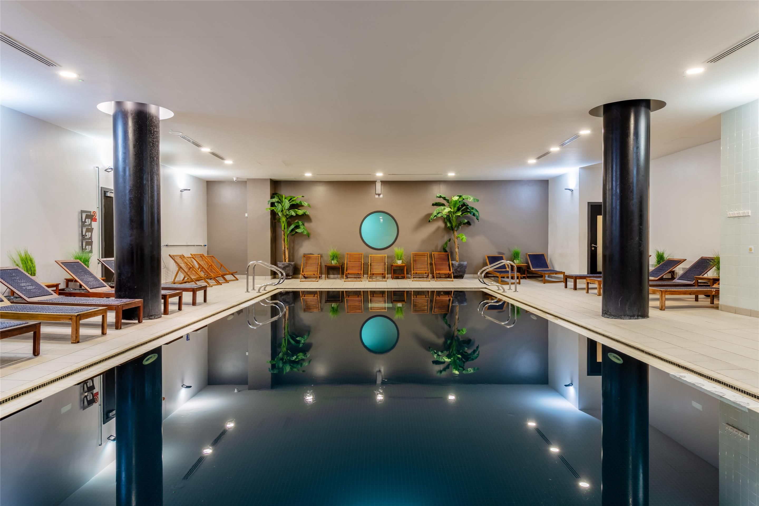 حوض السباحة