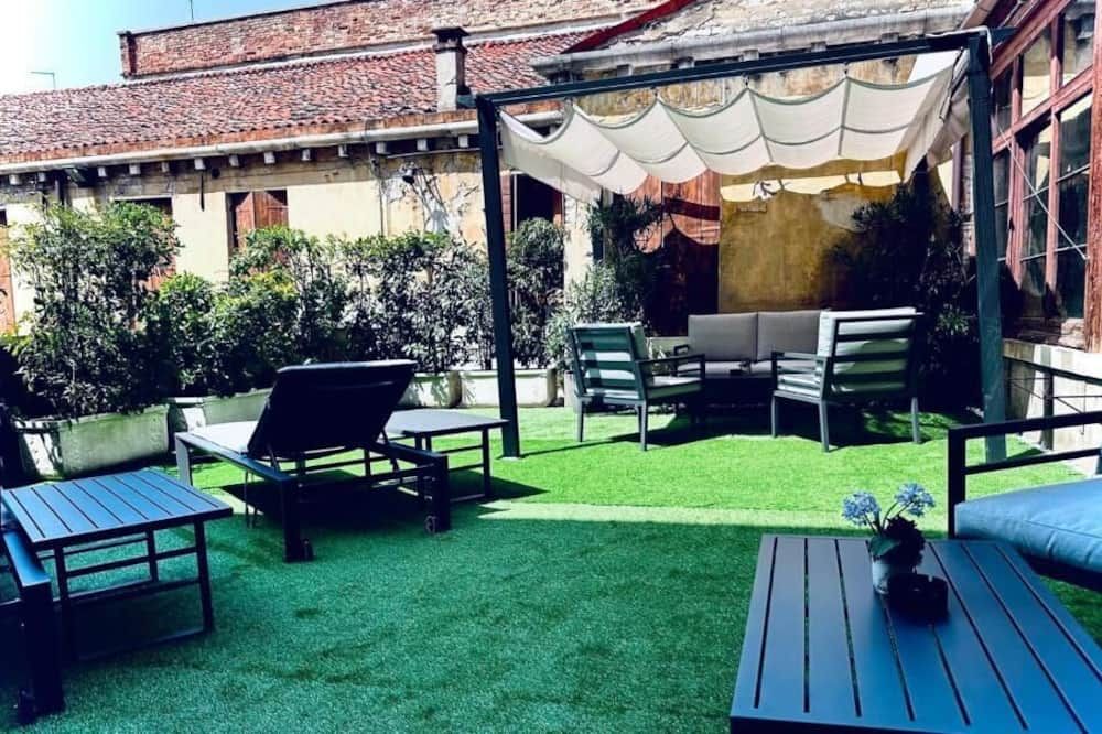 شرفة مرصوفة