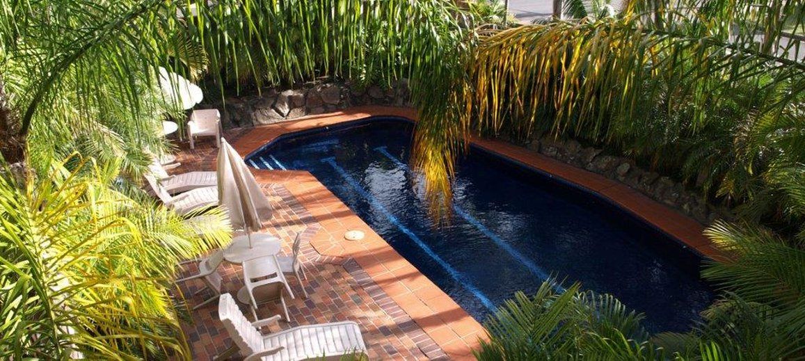 حوض السباحة