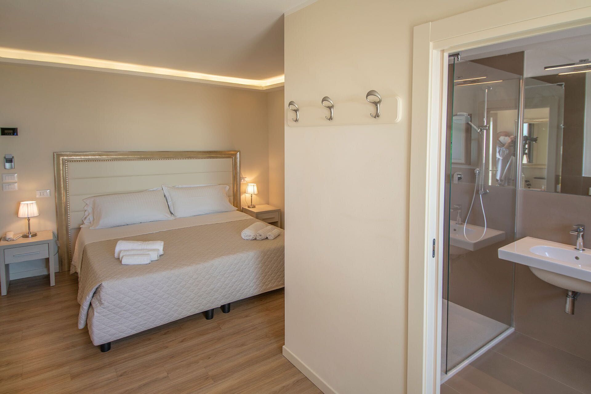 آخر