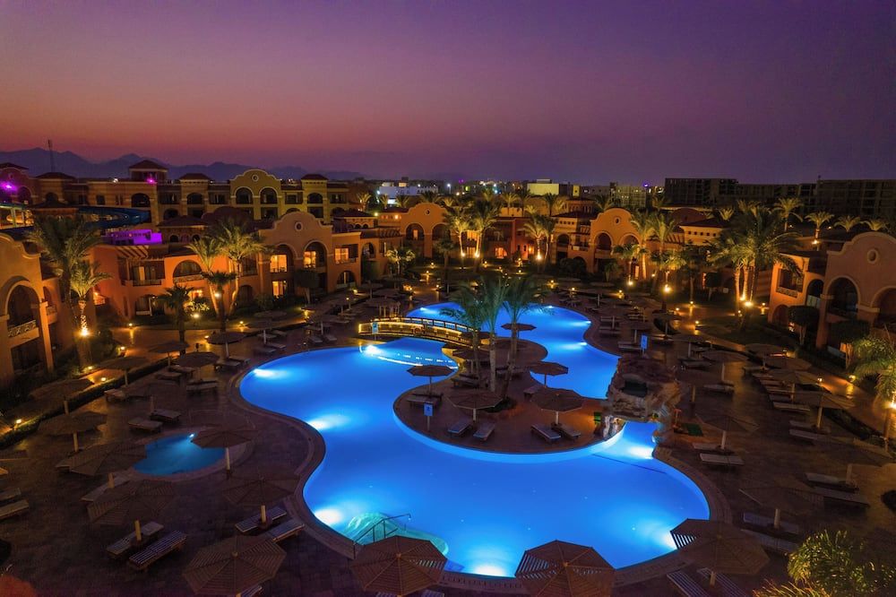 حوض السباحة