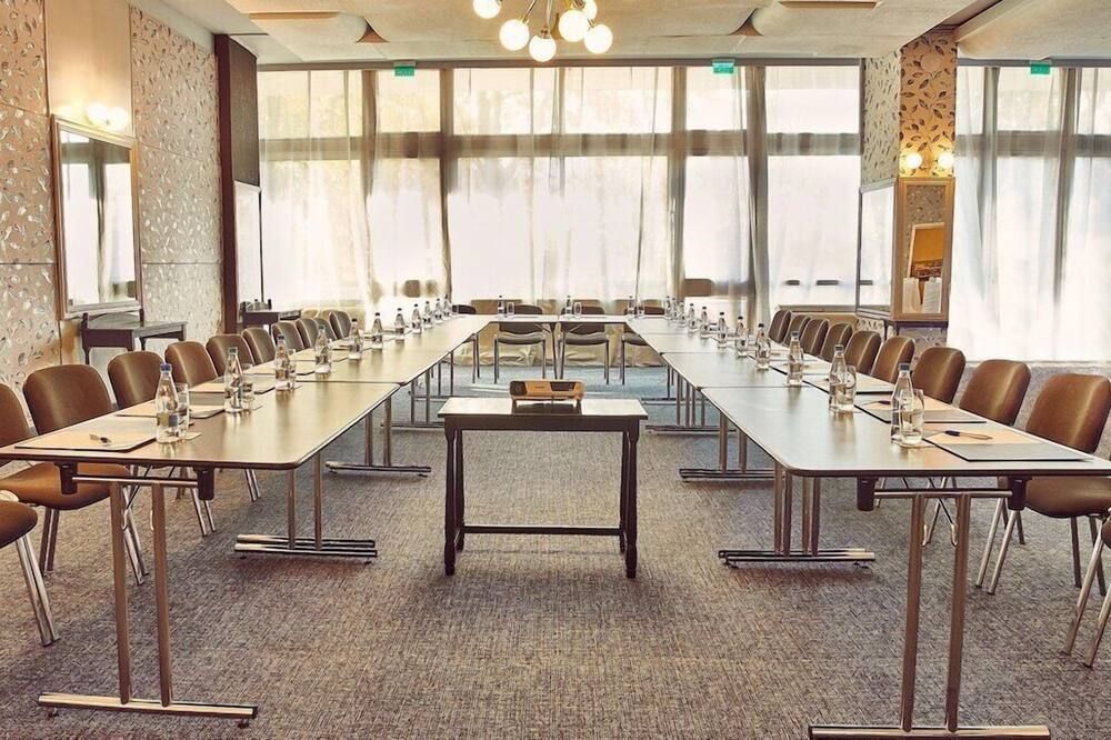 غرفة الاجتماعات