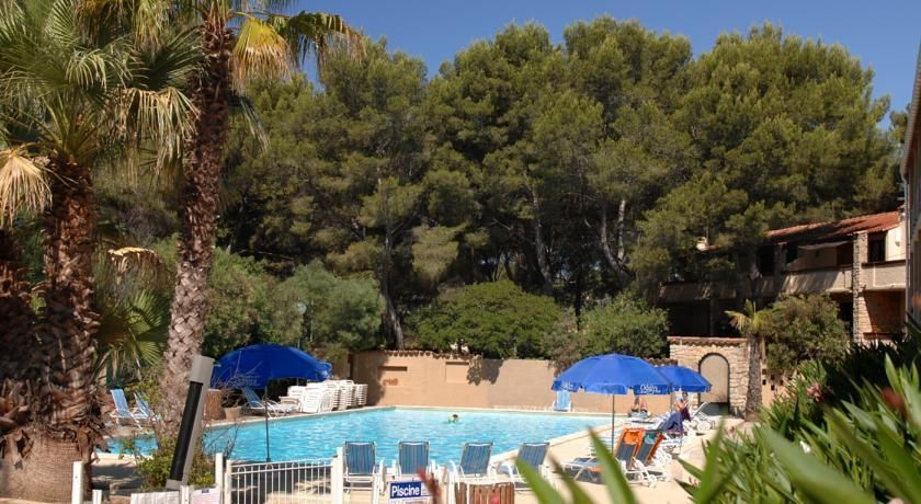 حوض السباحة