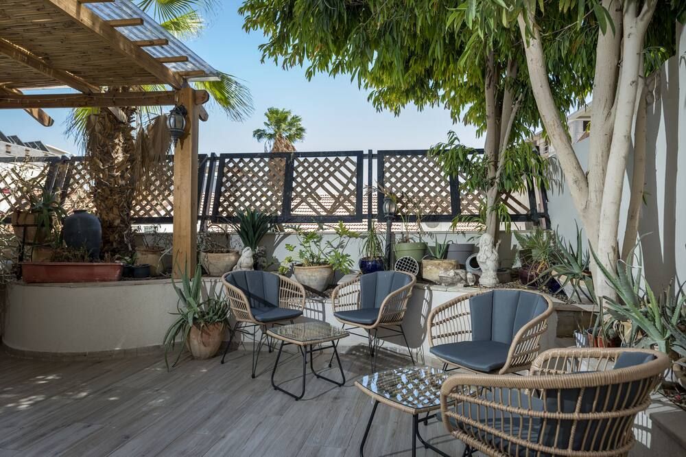 شرفة مرصوفة