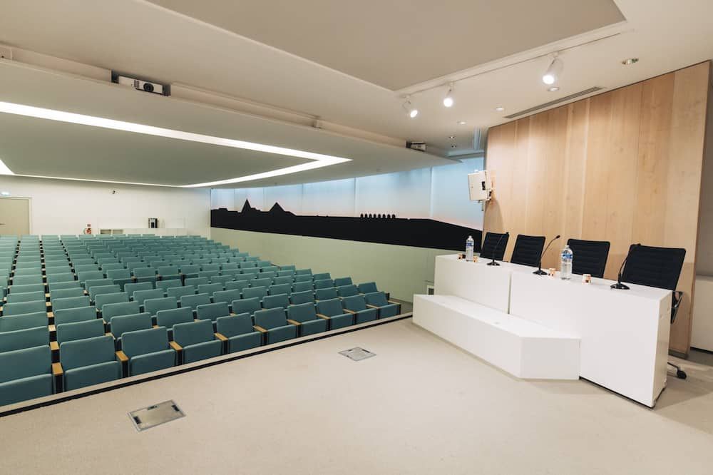 غرفة الاجتماعات