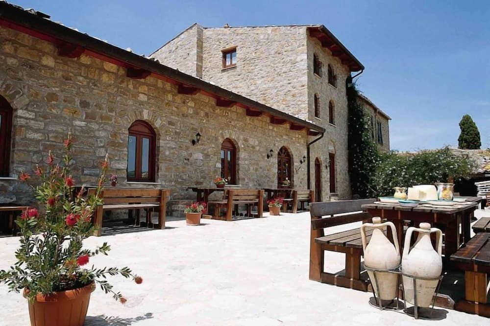 شرفة مرصوفة