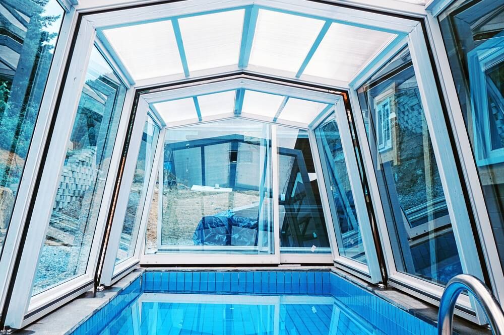 حوض السباحة