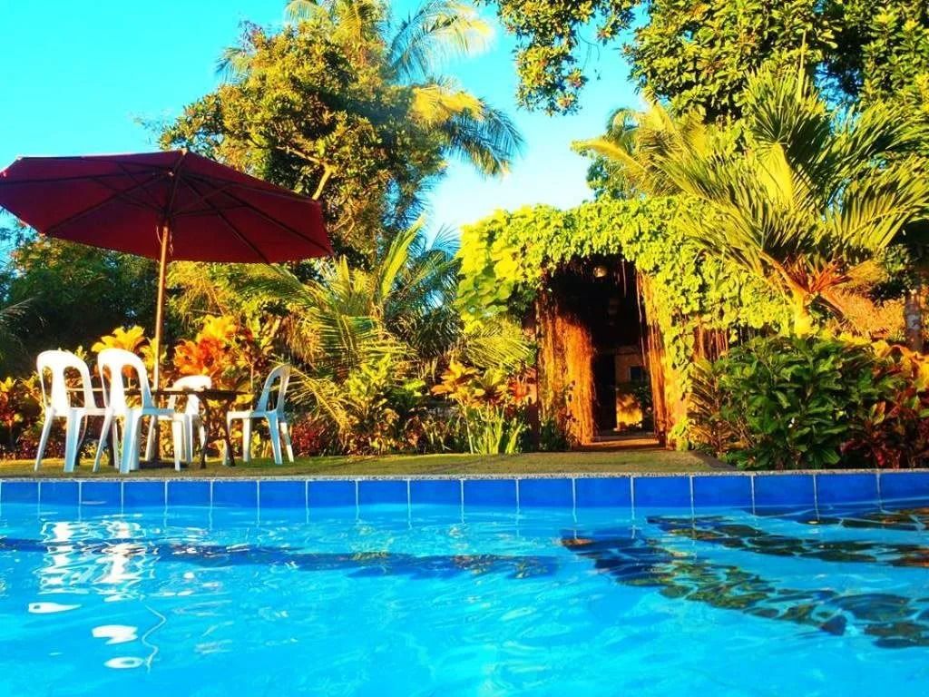 حوض السباحة