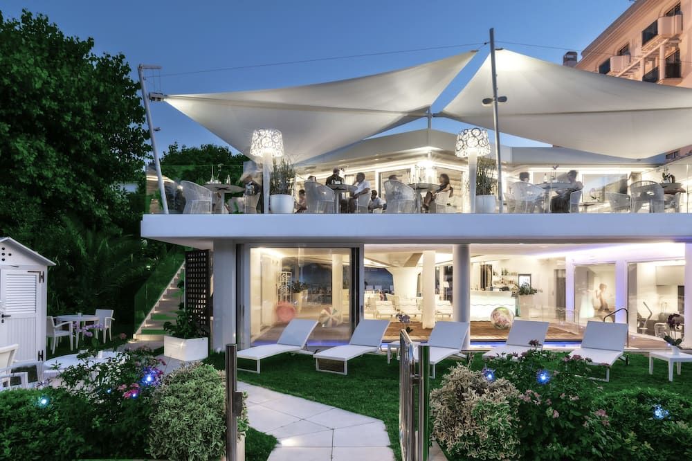 شرفة مرصوفة