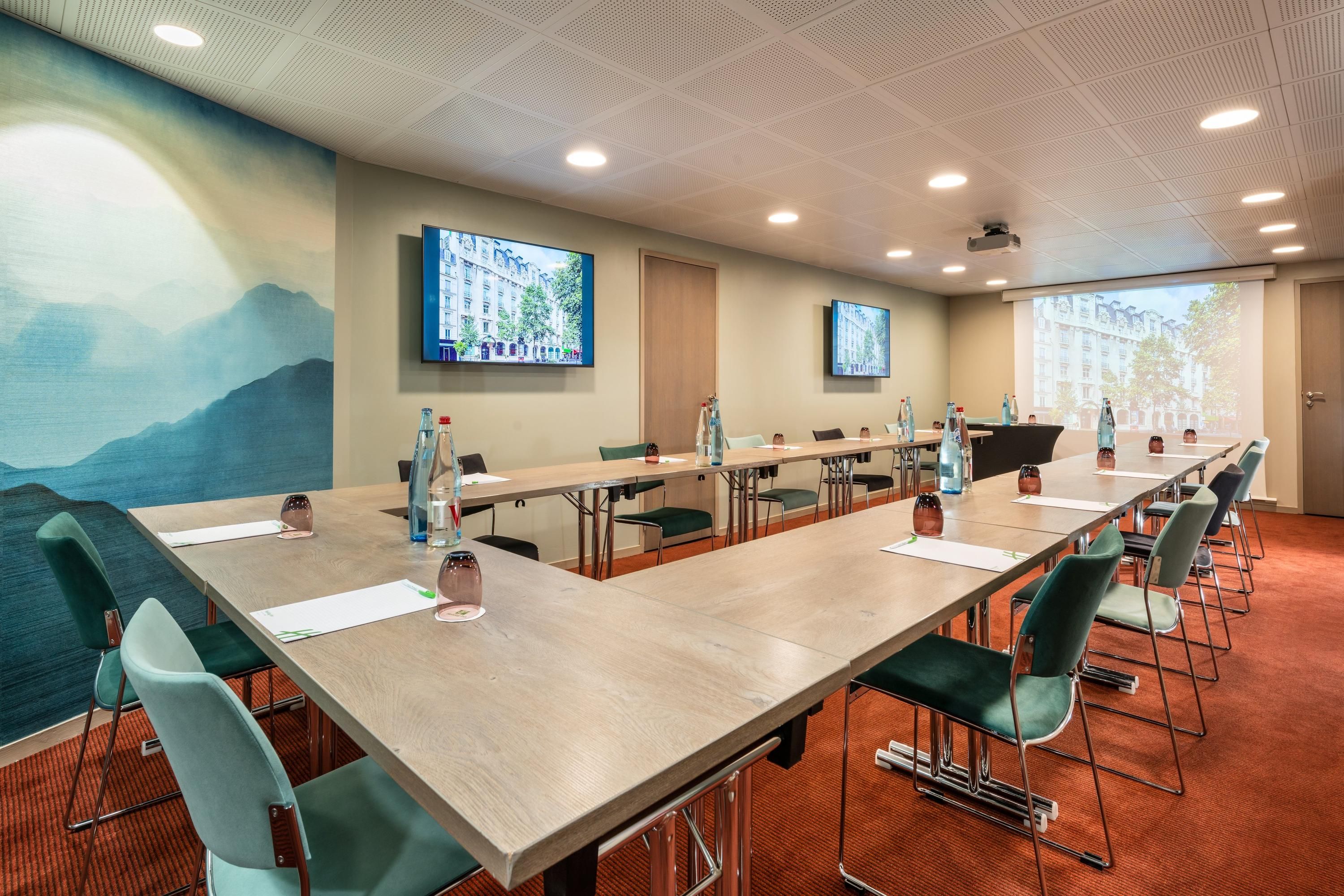 غرفة الاجتماعات