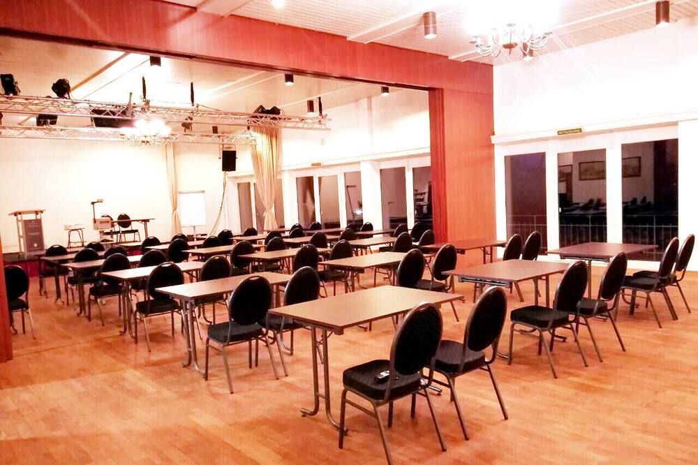 غرفة الاجتماعات