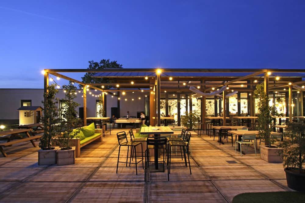 شرفة مرصوفة