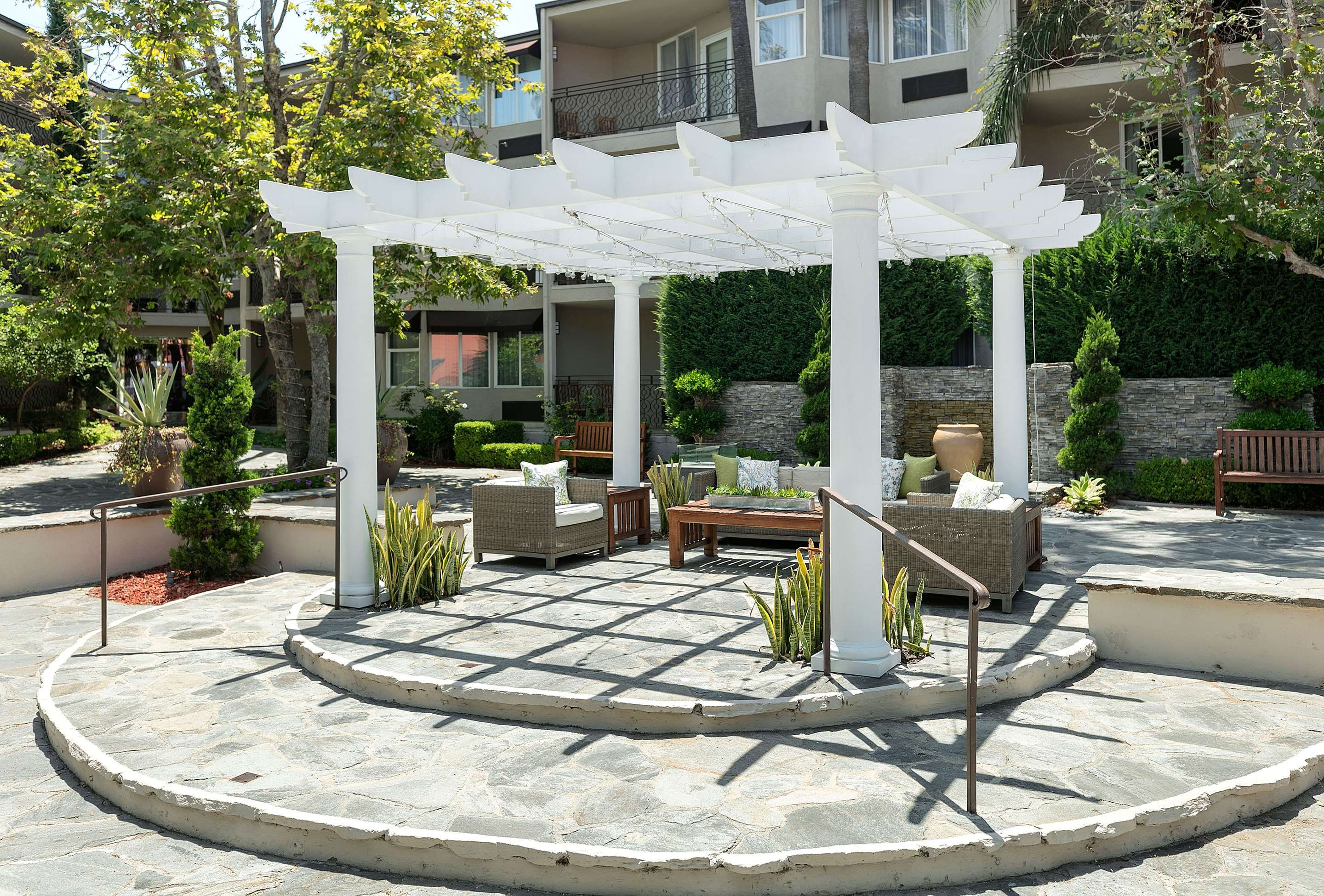 شرفة مرصوفة