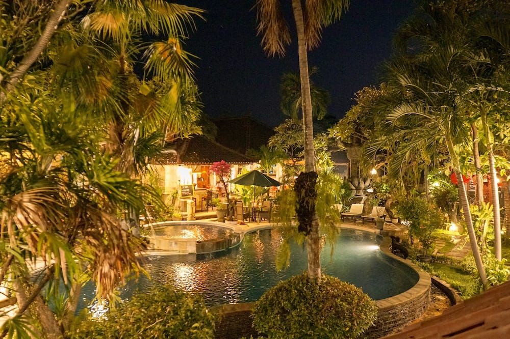 حوض السباحة صورة