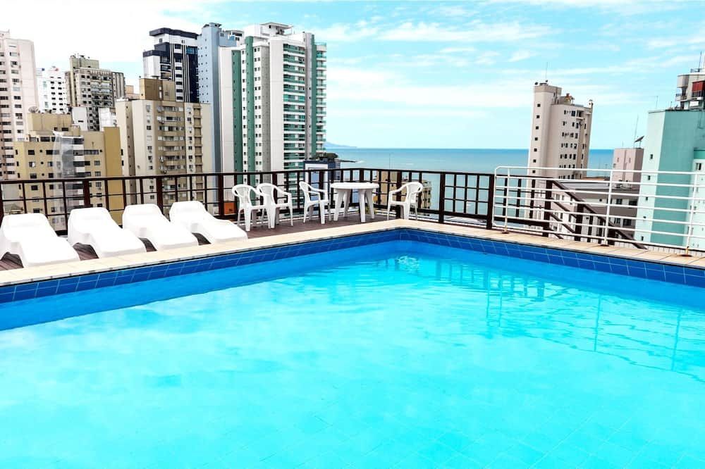 حوض السباحة صورة