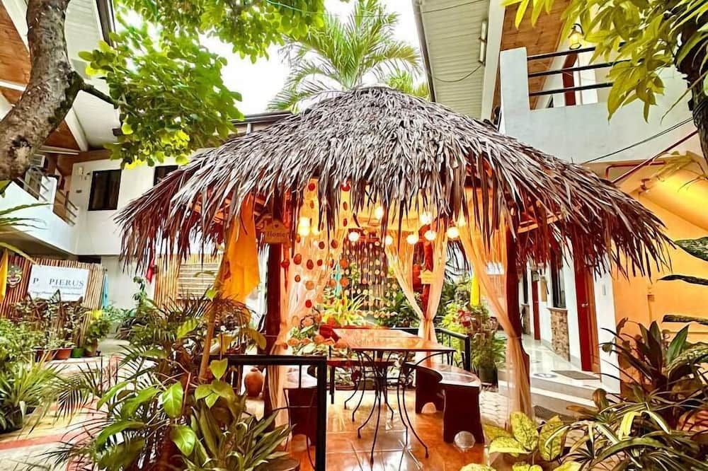 شرفة مرصوفة